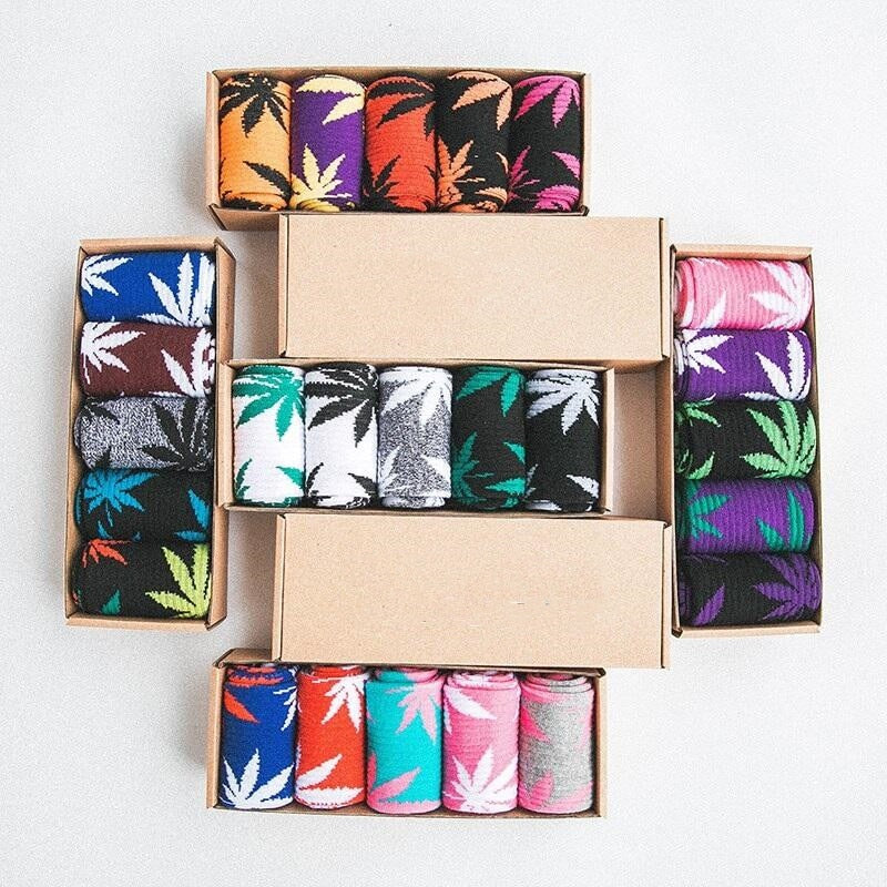 Fashion 1Pair comfortable high quality cotton socks hemp leaf maple leaves casual long weed crew socks spring and autumn